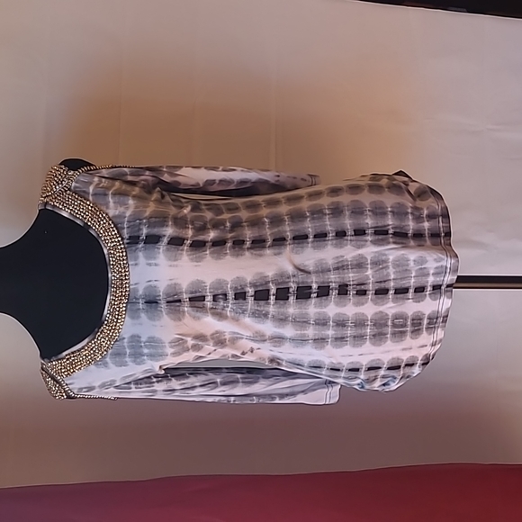 RAIN, size large, long sleeve cold shoulder black and white top. - Picture 2 of 5